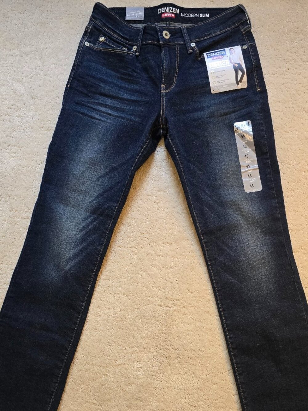 DENIZEN LEVI JEANS NWTDenizen by Levi’s Modern Slim Jeans – Size 4S – New With T